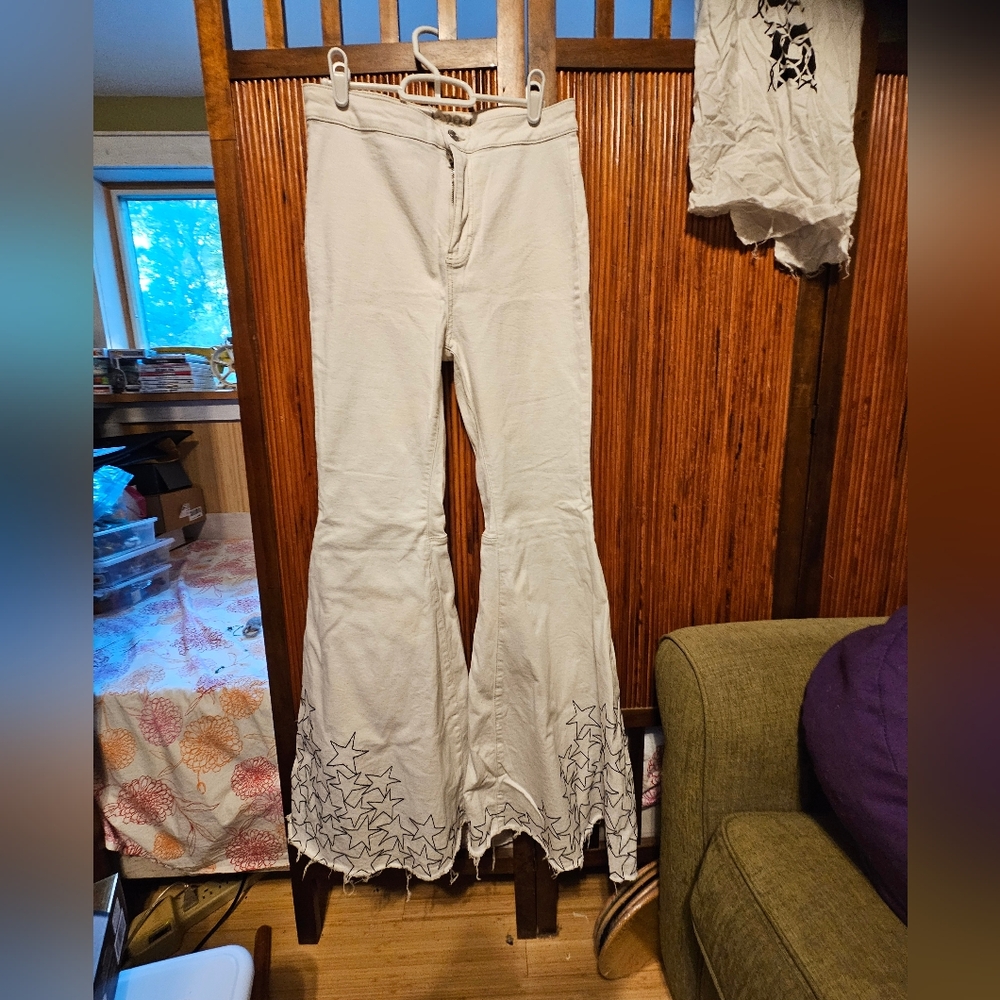 Free People Just Float On Flare Jeans With Embroidered Stars Size 29